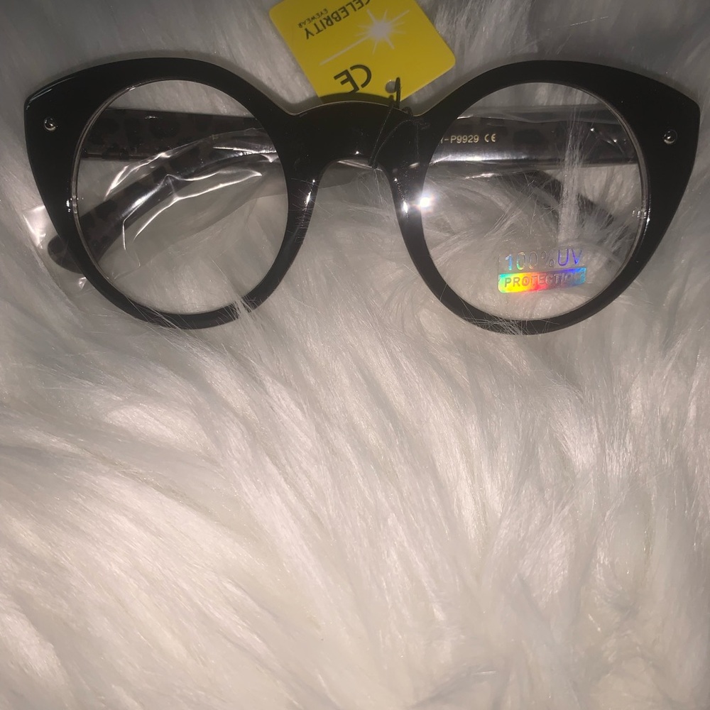 Chic Black Cat-Eye Glasses 4